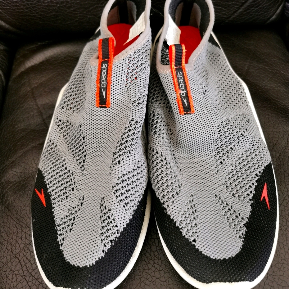 - Womens Speedo water shoes